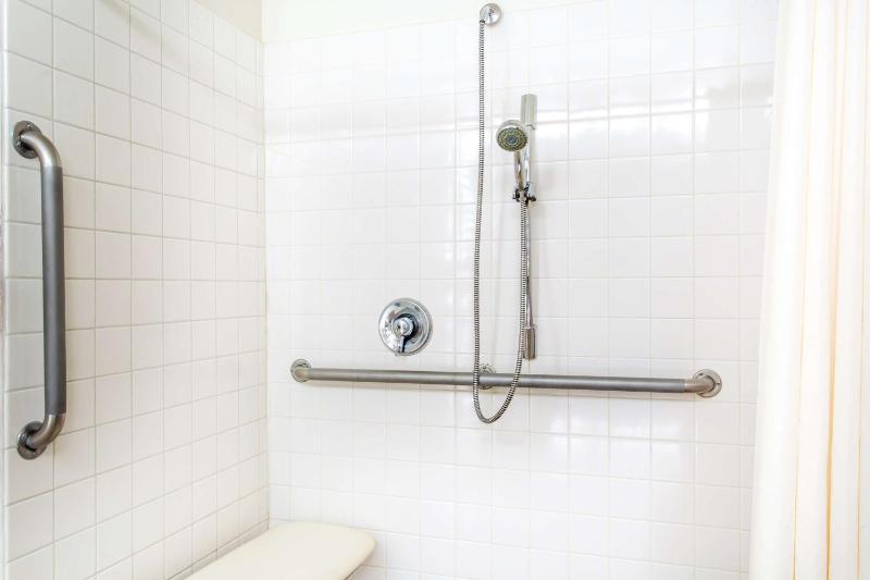Queen Room - Disability Access - Non-Smoking image 2