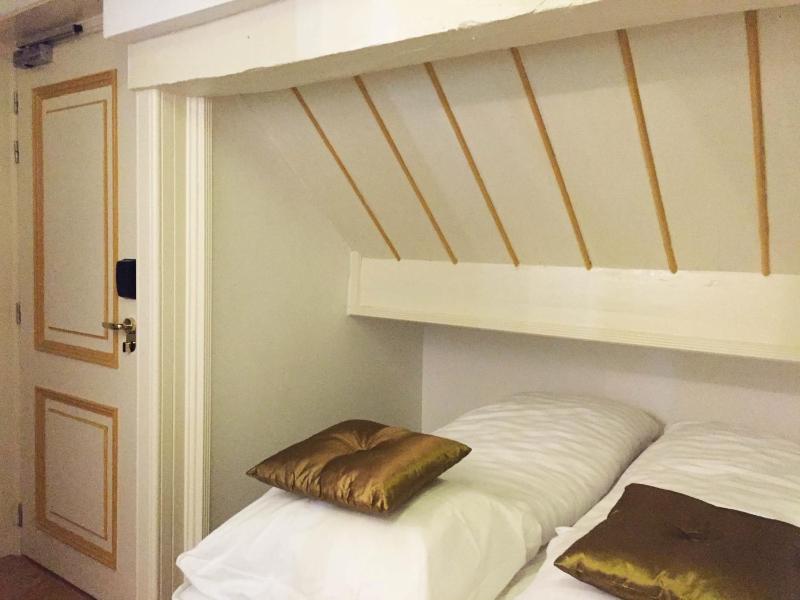 Single Room image 3