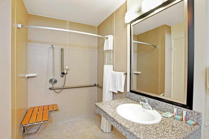 King Room - Disability Access/Non-Smoking image 3