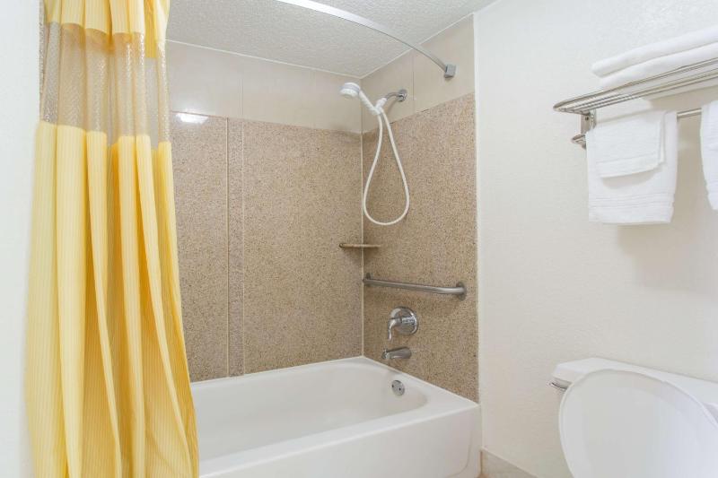 King Room - Disability Access/Non-Smoking image 3