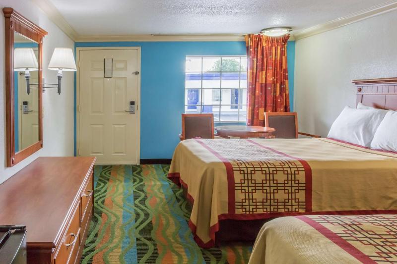 Days Inn by Wyndham Virginia Beach Town Center - image 4