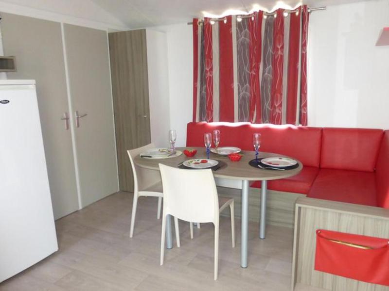 Mobil-home pour 5 pers moderne avec terrasse - API-1-52-699 - image 1