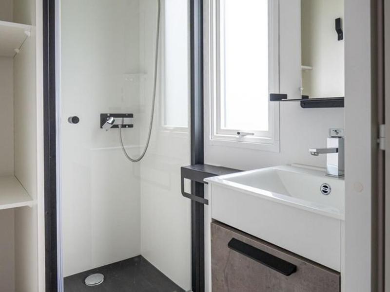 Mobil-home pour 5 pers moderne avec terrasse - API-1-52-699 - image 3
