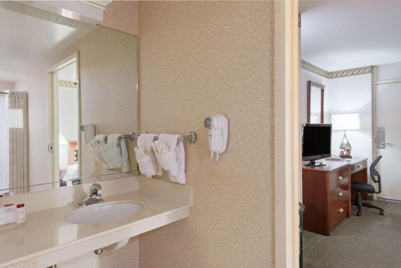 Double Room with Two Double Beds and Pool View - Non-Smoking image 2