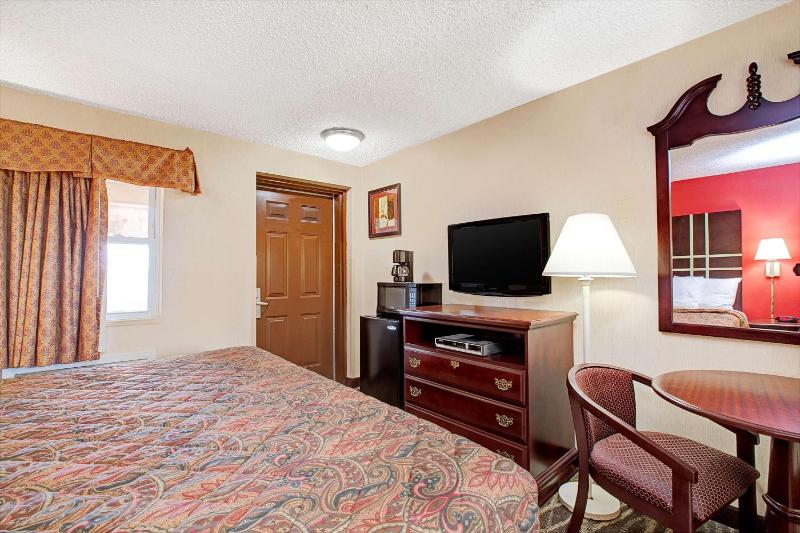 Queen Room - Disability Access/Non-Smoking image 2