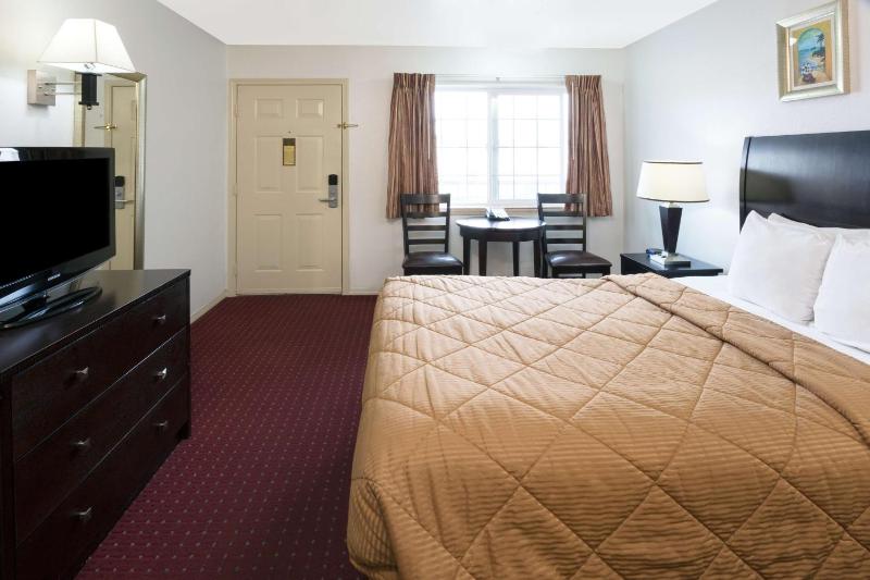 King Room - Non-Smoking image 2