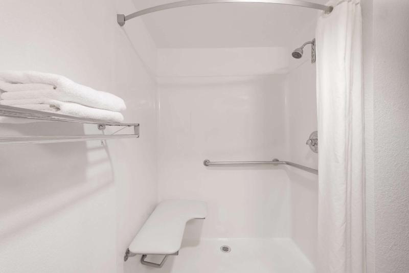 King Room with Roll-In Shower - Mobility/Hearing Accessible - Non-Smoking image 2