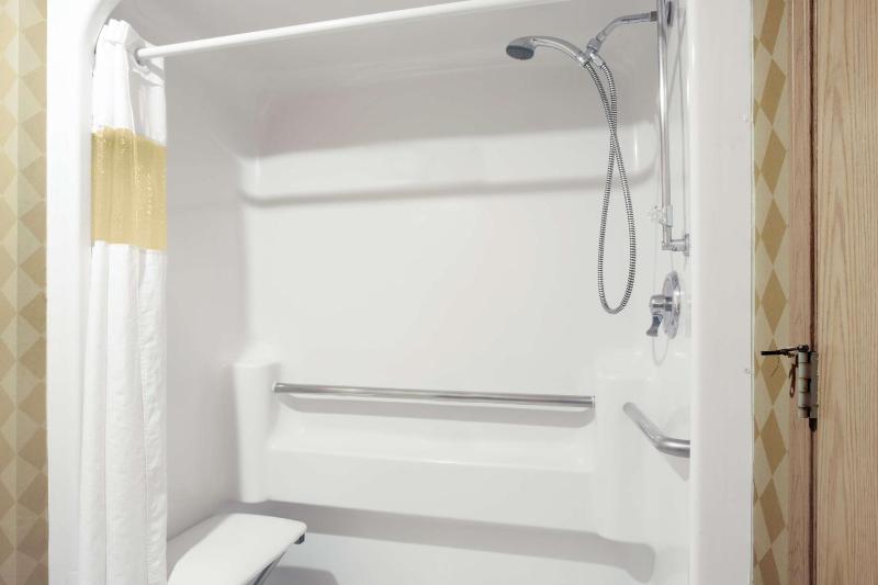 King Room - Disability Access/Non-Smoking image 4