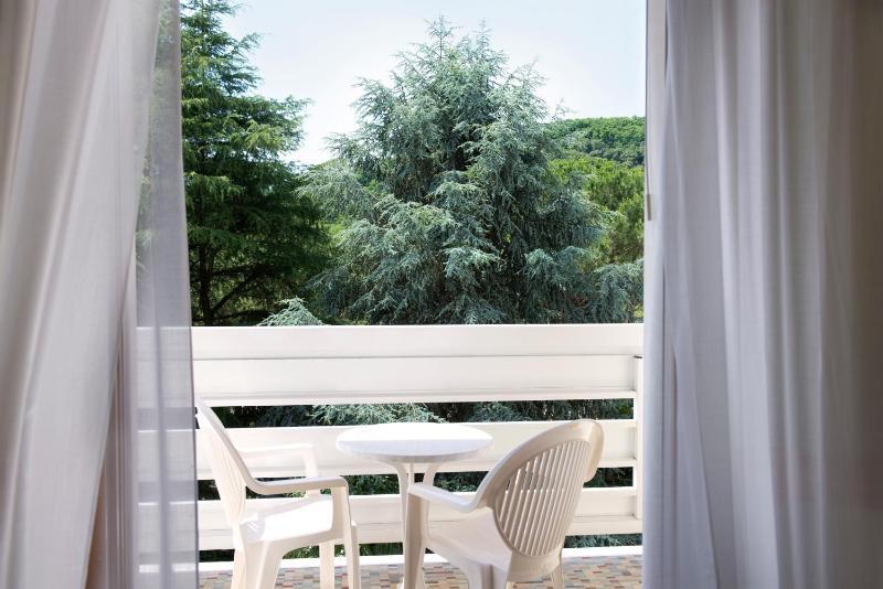 Junior Suite with Balcony image 3