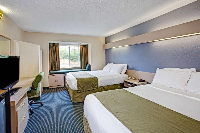 Superior Queen Room with Two Queen Beds - Disability Access - Non-Smoking image 1