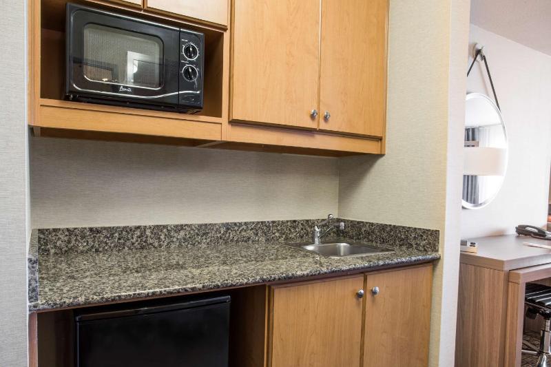 2 Queen Beds, Mobility Accessible Kitchen Studio, Non-Smoking image 4