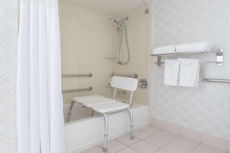 2 Queen Beds, Mobility Accessible Kitchen Studio, Non-Smoking image 2