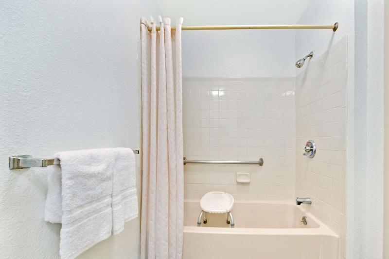 Dallas Love Field Inn - image 8