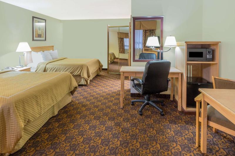 Queen Room with Two Queen Beds - Mobility Accessible/Pet Friendly/Non-Smoking image 3