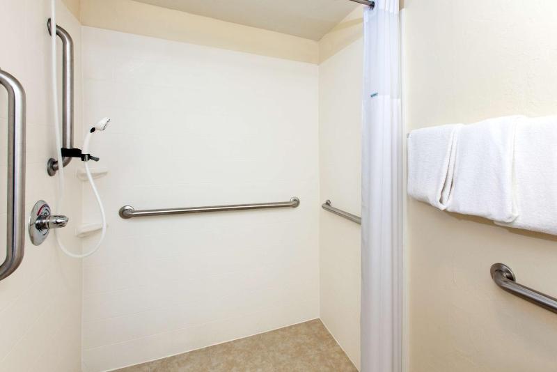 King Room - Disability Access - Non-Smoking image 4