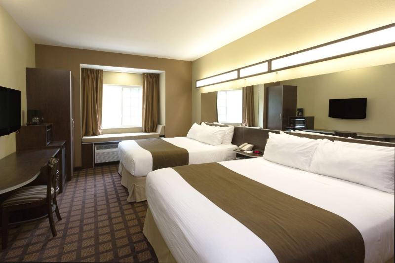 Queen Room with Two Queen Beds - Non-Smoking image 1