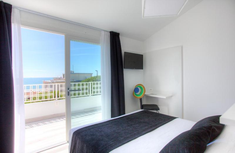Plus Superior Double or Twin Room with Sea View image 4