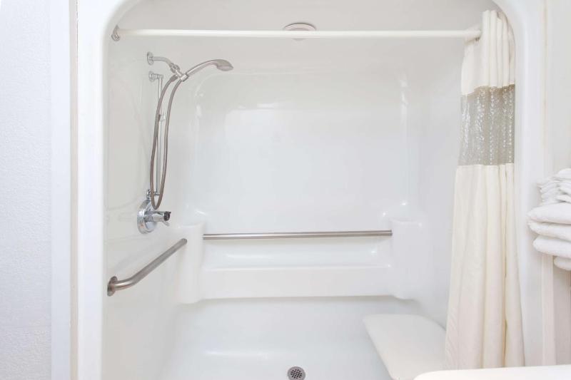 Standard Room with Two Double Beds - Non-Smoking image 3