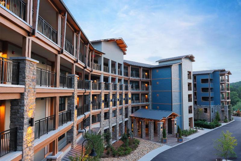 Hilton Vacation Club Mill Springs Lodge Pigeon Forge - image 1