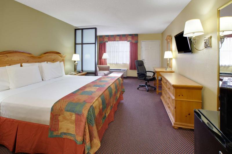 King Suite - Non-Smoking image 2