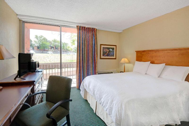 King Room - Non-Smoking image 2