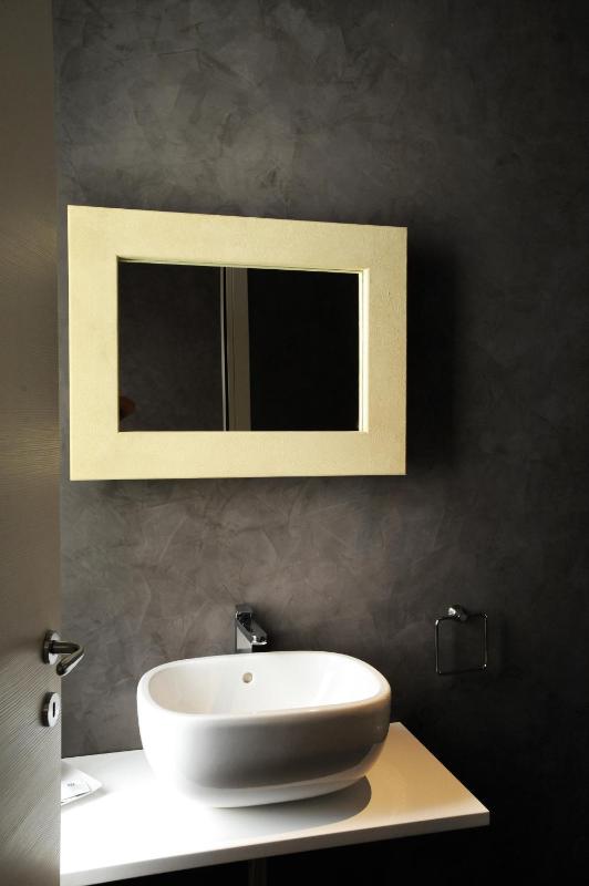 Single Room with Private Bathroom image 4