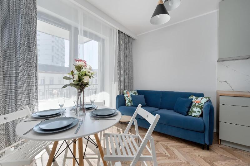 Tasteful Apartment Near Centennial Hall by Noclegi Renters - image 9