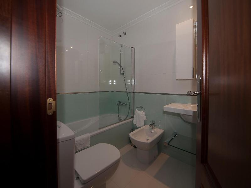 Twin Room image 1