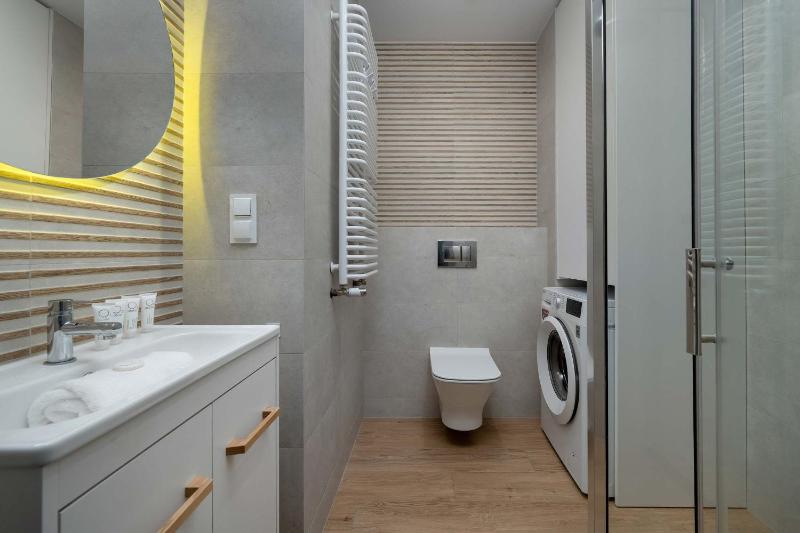 Tasteful Apartment Near Centennial Hall by Noclegi Renters - image 13