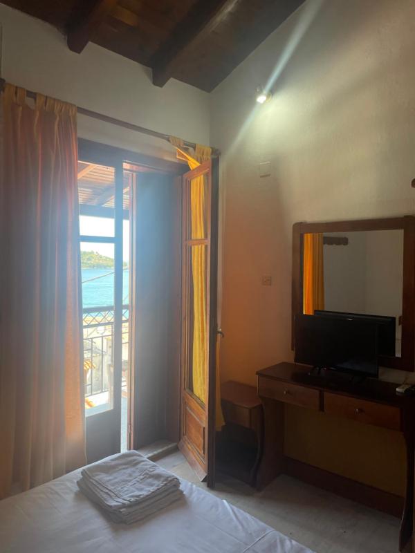 Eros-Iros Portside Stays Skiathos The Authentic Sporadean Living - image 2