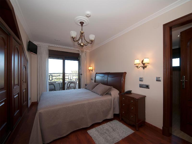 Double Room image 3