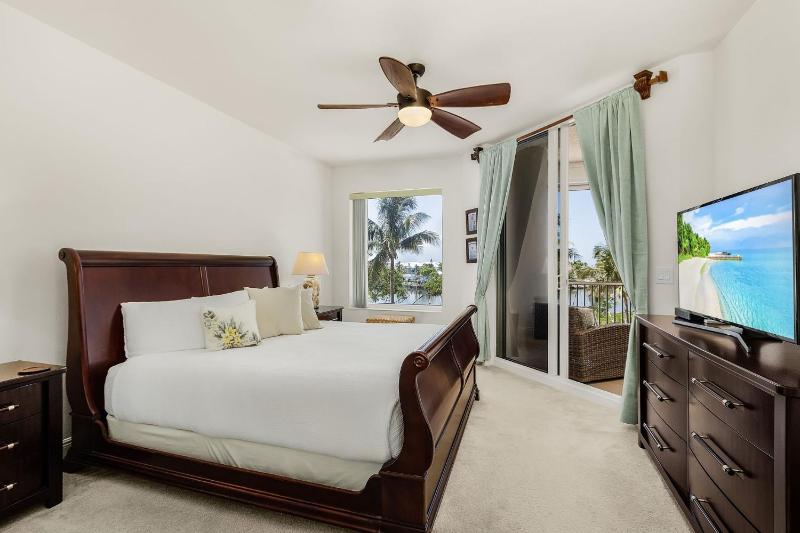 Waterside #835- Bayscape Bliss 3BR 2BA Condo with Pool! condo - image 23