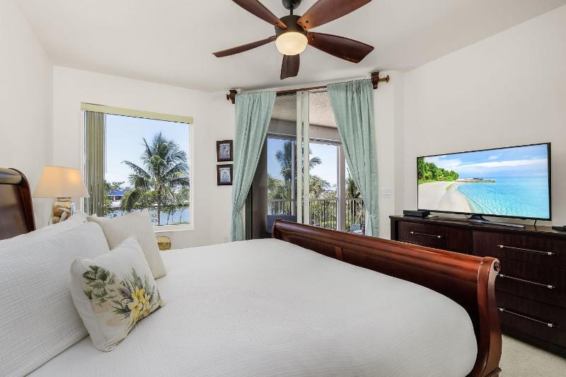 Waterside #835- Bayscape Bliss 3BR 2BA Condo with Pool! condo - image 10