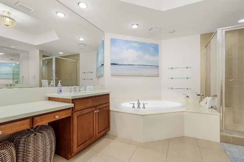 Waterside #835- Bayscape Bliss 3BR 2BA Condo with Pool! condo - image 5