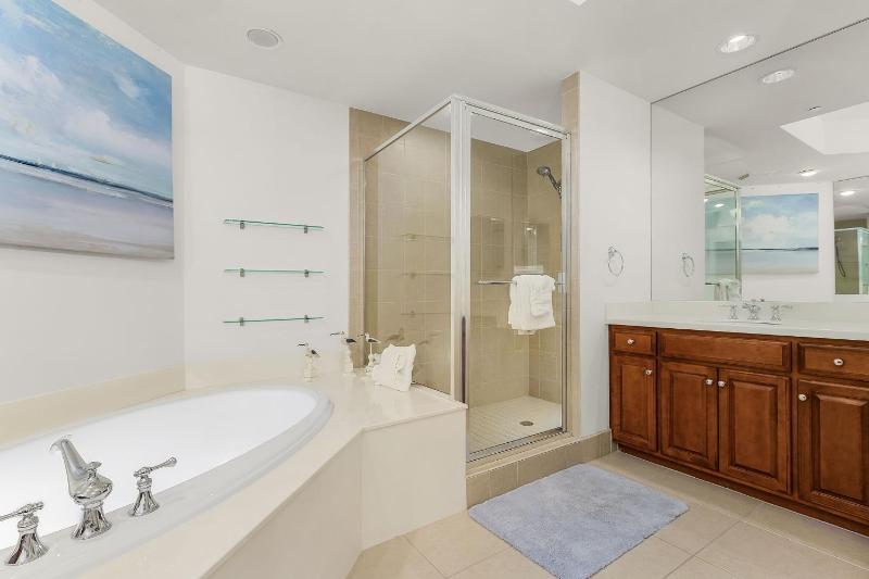 Waterside #835- Bayscape Bliss 3BR 2BA Condo with Pool! condo - image 28