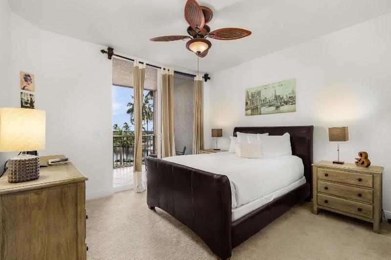 Waterside #835- Bayscape Bliss 3BR 2BA Condo with Pool! condo - image 3