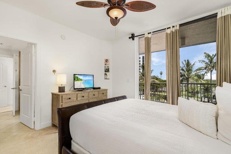 Waterside #835- Bayscape Bliss 3BR 2BA Condo with Pool! condo - image 9