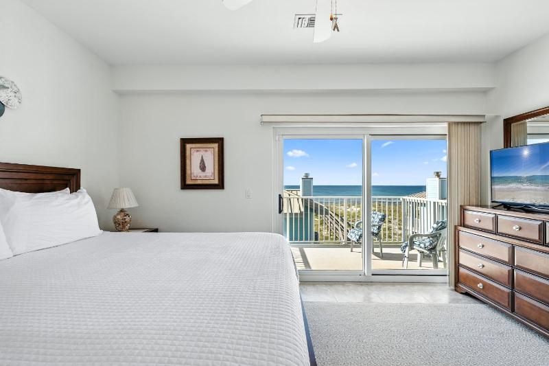 Portside Villas Unit 17 - image 7