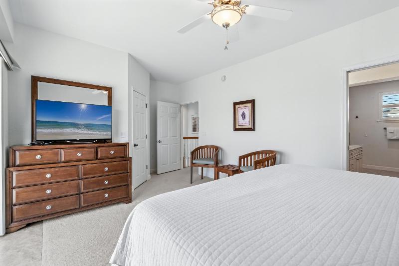 Portside Villas Unit 17 - image 30