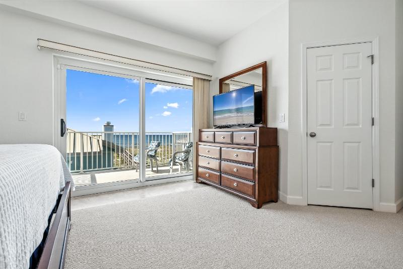 Portside Villas Unit 17 - image 25