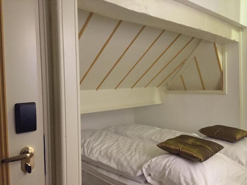 Single Room image 4