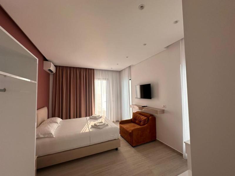 Hotel Emblem - image 2
