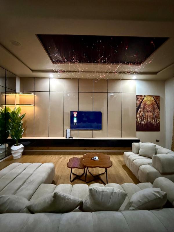1 Bedroom cinematic apartment - image 1