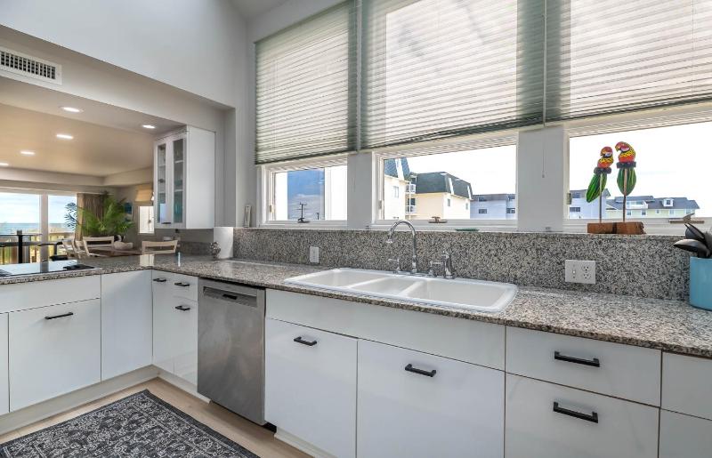 Downs by the Sea - Wellington by the Sea Condo Oceanfront Ocean View Saltwater Pool Elevator Flex Stays - image 15