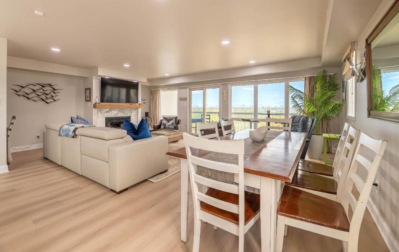 Downs by the Sea - Wellington by the Sea Condo Oceanfront Ocean View Saltwater Pool Elevator Flex Stays - image 47