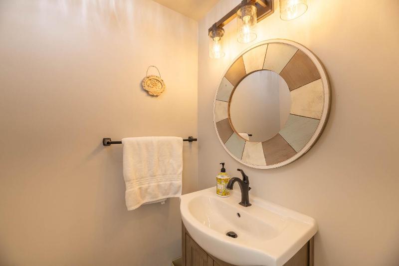 Downs by the Sea - Wellington by the Sea Condo Oceanfront Ocean View Saltwater Pool Elevator Flex Stays - image 19