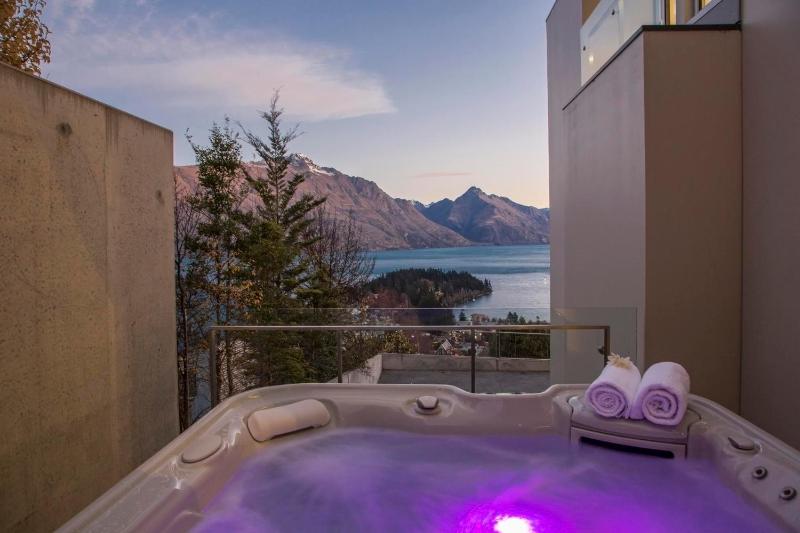 Villa De Luxe a Relax it's Done luxury holiday home - image 18