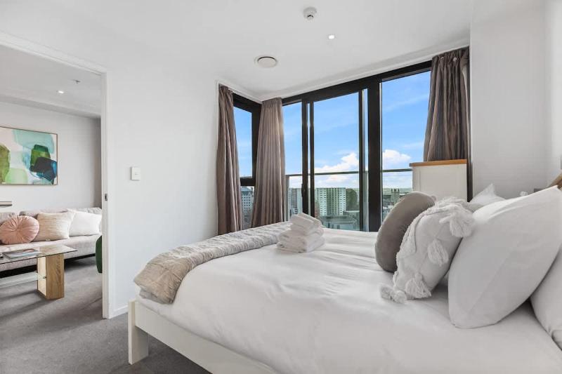 CBD 2BR Retreat w Pool & Gym by Zodiak Stays - image 8