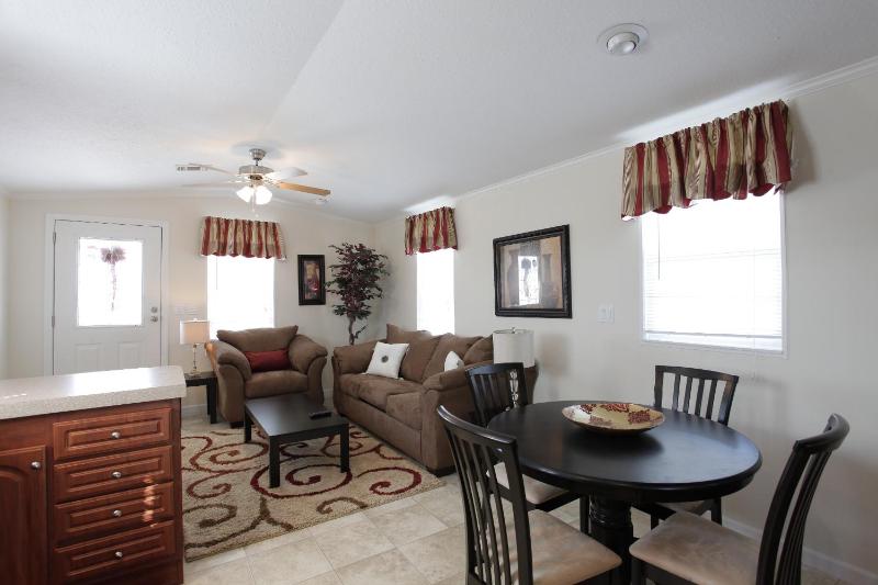 One-Bedroom Cottage image 4