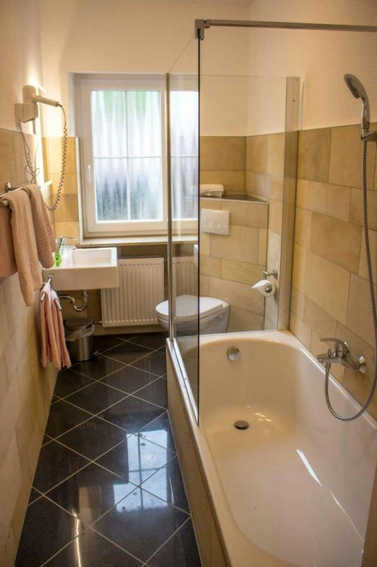 Double Room image 3